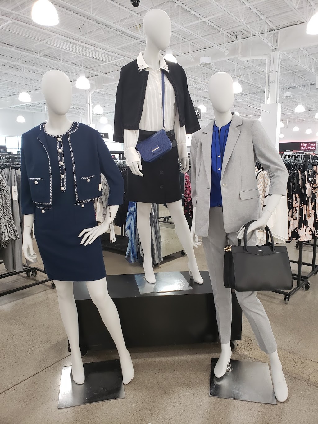 Saks OFF 5TH | 300 Taylor Rd, Niagara-on-the-Lake, ON L0S 1J0, Canada | Phone: (905) 684-1138