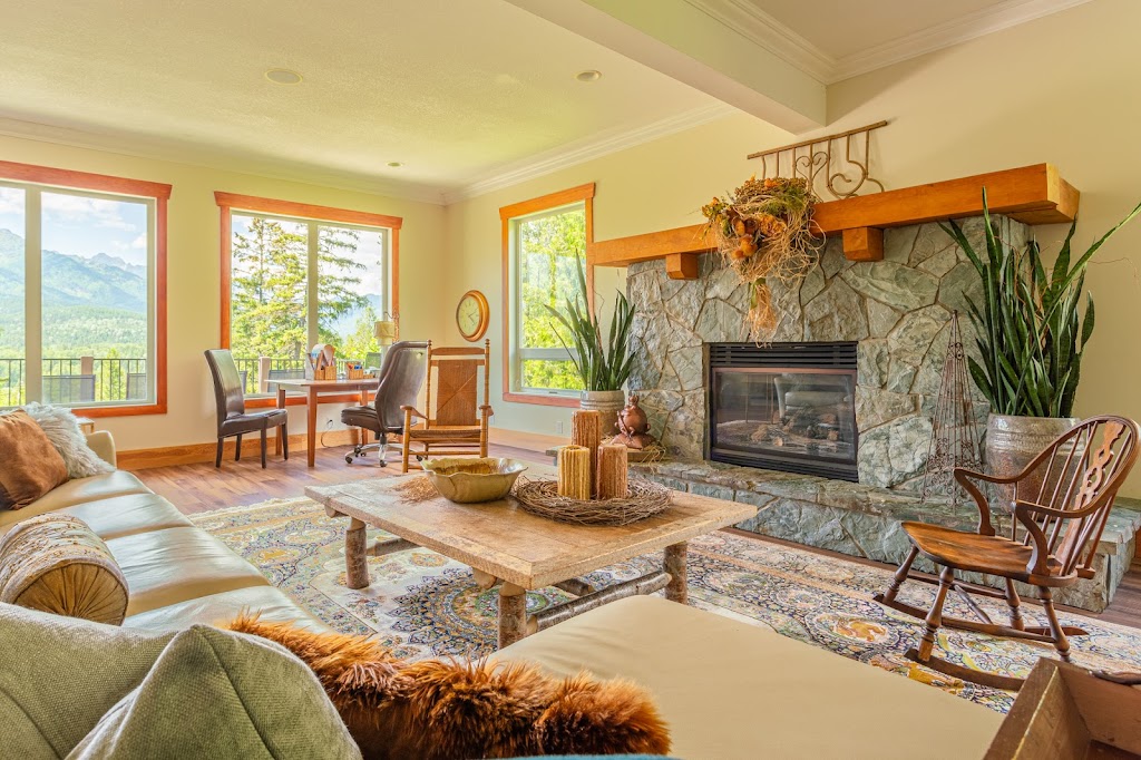 Elk View Lodge | 3934 Cokato Rd, Fernie, BC V0B 1M4, Canada | Phone: (519) 701-3821