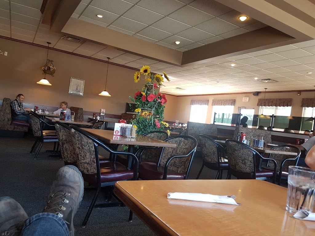 Smittys Family Restaurant | 1515 13 Ave SE, High River, AB T1V 2B1, Canada | Phone: (403) 652-1350
