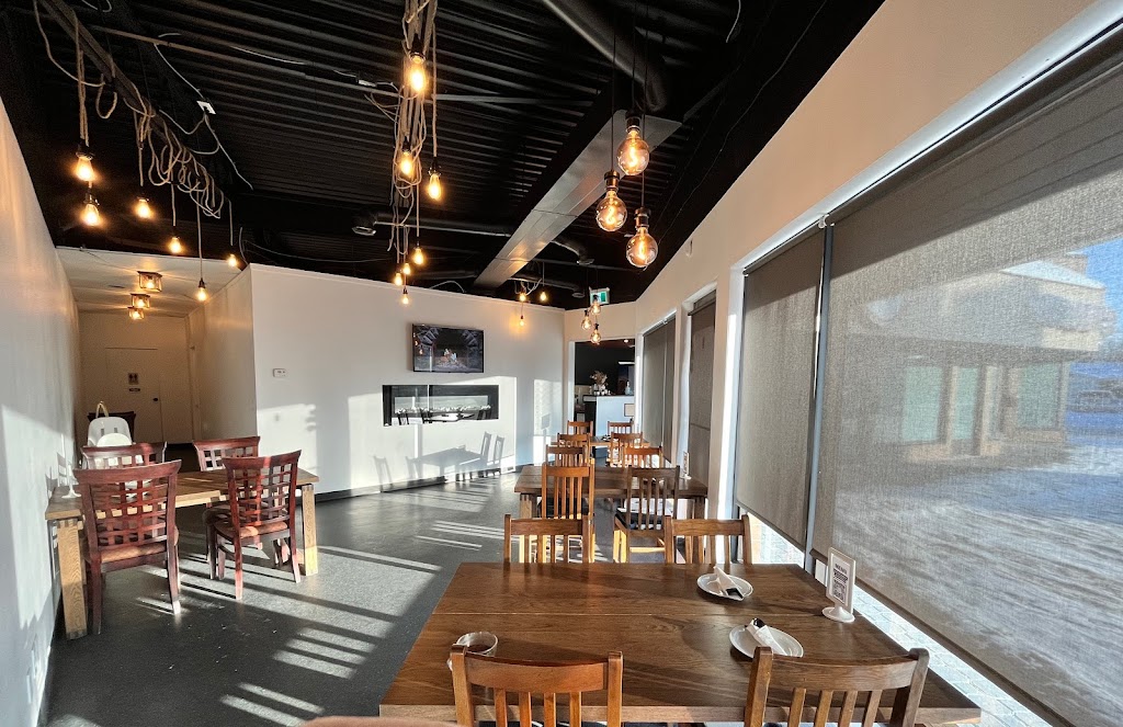 Aroma Bistro | 741 St Marys Rd, Winnipeg, MB R2M 3N5, Canada | Phone: (204) 691-6364