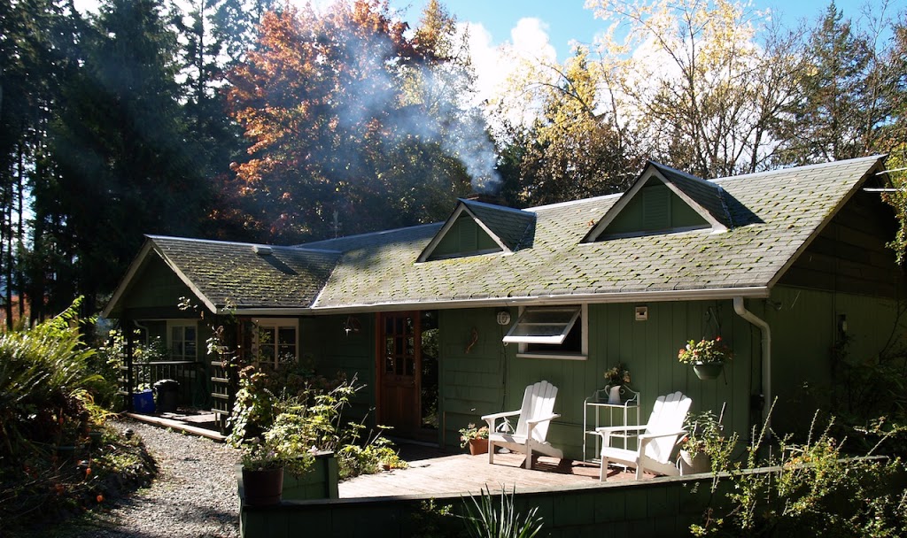 Lakeshore on Salt Spring | 175 Suffolk Rd, Salt Spring Island, BC V8K 1L9, Canada | Phone: (250) 537-2214