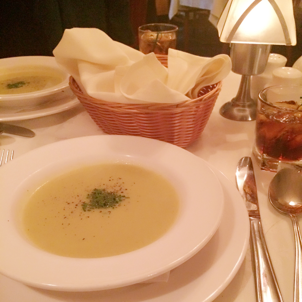 Le Montmartre | 911 Sheppard Ave W, North York, ON M3H 2T7, Canada | Phone: (416) 630-3804