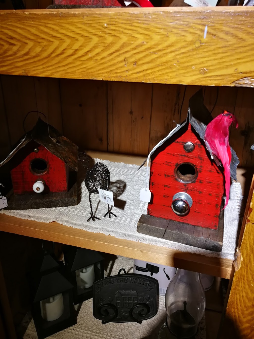 The Beggar’s Bench | 5 Rue Faith, Lac-Sainte-Marie, QC J0X 1Z0, Canada | Phone: (819) 467-2735