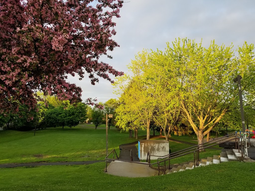 Westcliffe Park | 681 Seyton Dr, Nepean, ON K2H 1A4, Canada