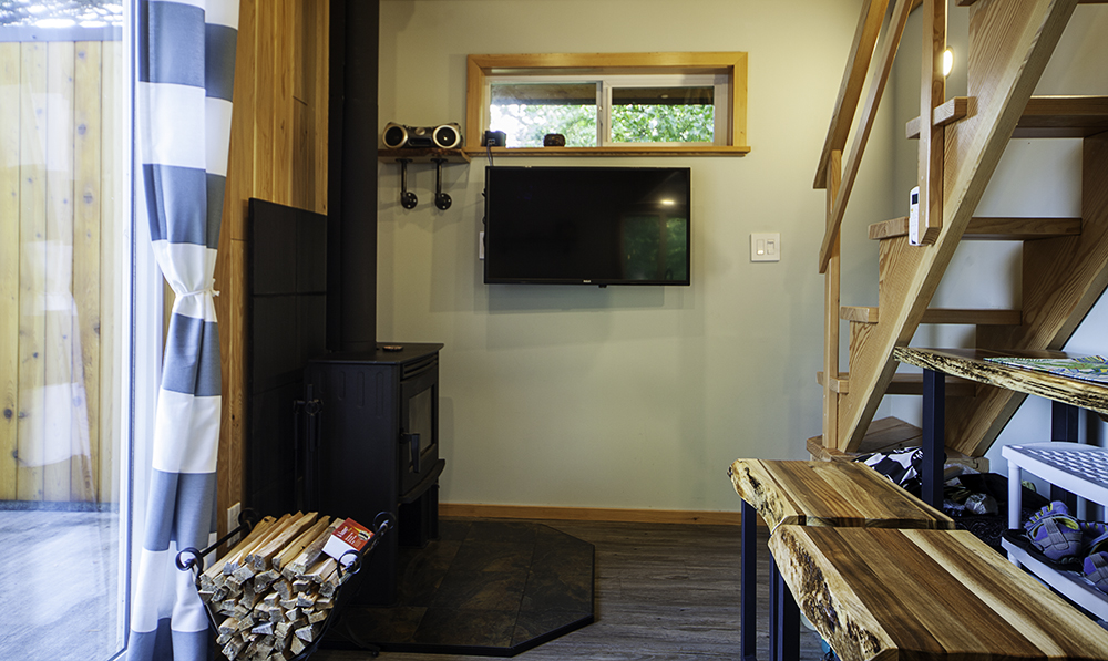 BJs On The Beach Texada Luxury Guesthouse | 4694 Sanderson Rd, Gillies Bay, BC V0N 1W0, Canada | Phone: (604) 414-4731