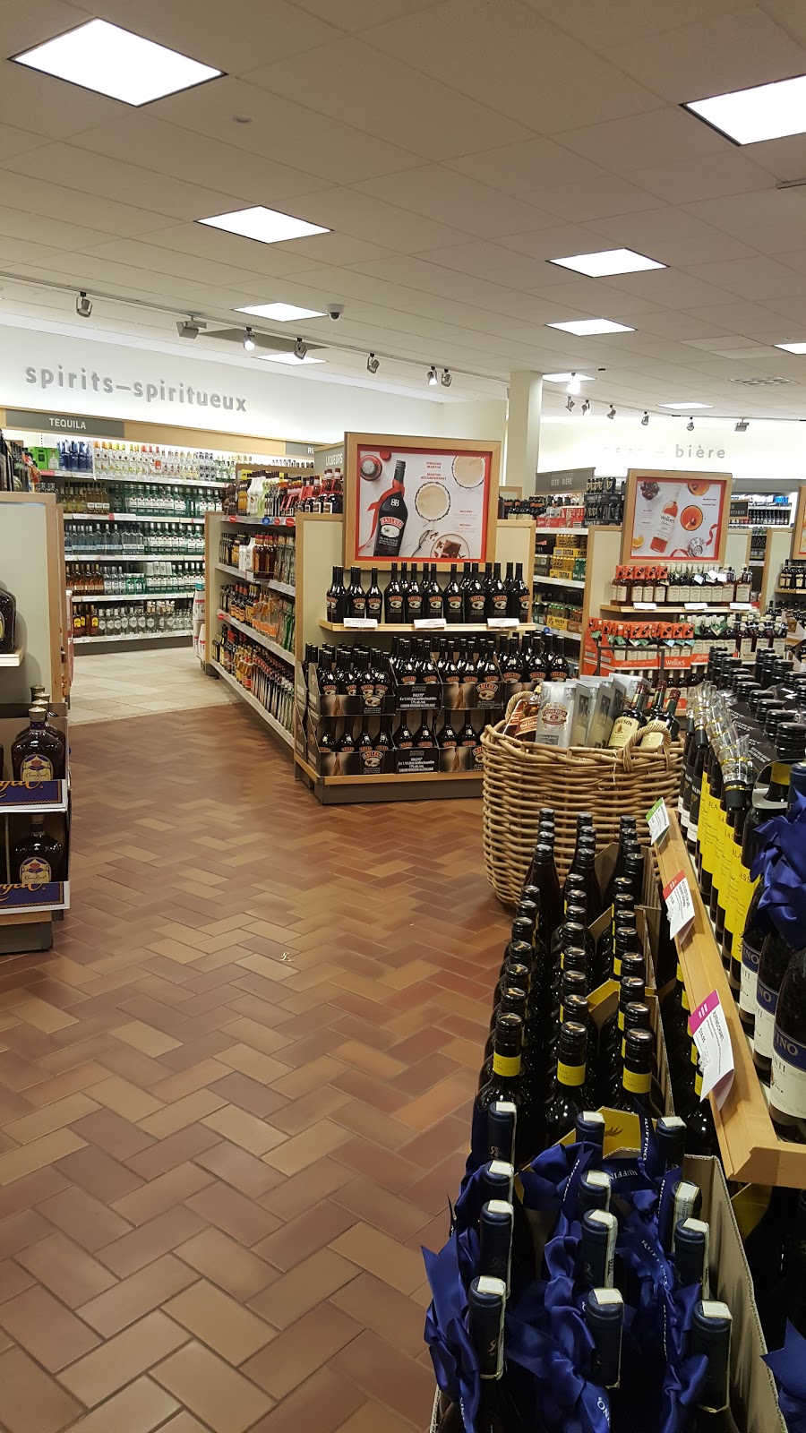 LCBO | Bellwood Plaza, 900 Oxford St E, London, ON N5Y 5A1, Canada | Phone: (519) 451-7143