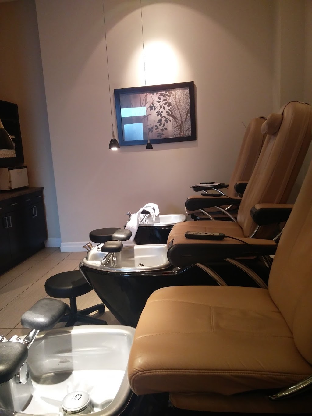 Renu Massage Therapy and Spa | 1432 Wellington St. W, Ottawa, ON K1Y 2X2, Canada | Phone: (613) 722-2929