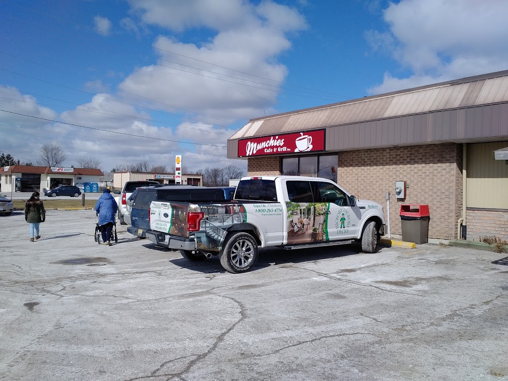 Munchies | 4206 Oil Heritage Rd, Petrolia, ON N0N 1R0, Canada | Phone: (519) 882-1000