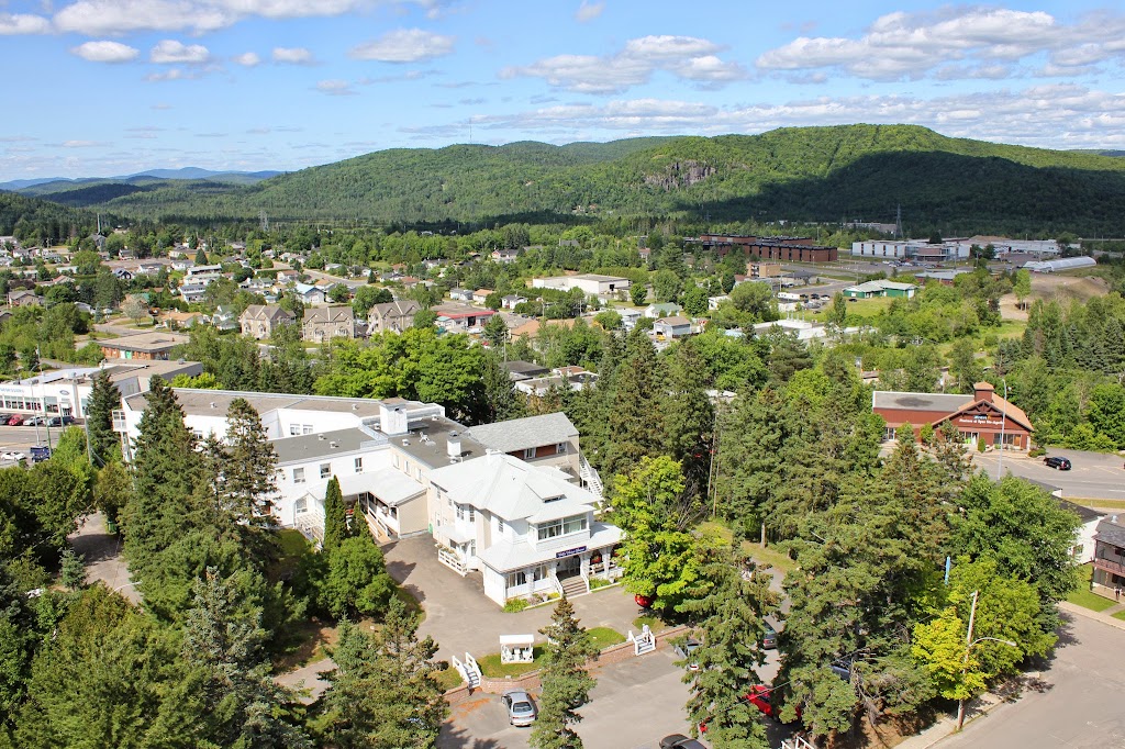 Villa Notre-Dame | 30 Rue Laurier, Sainte-Agathe-des-Monts, QC J8C 1R4, Canada | Phone: (819) 326-3482