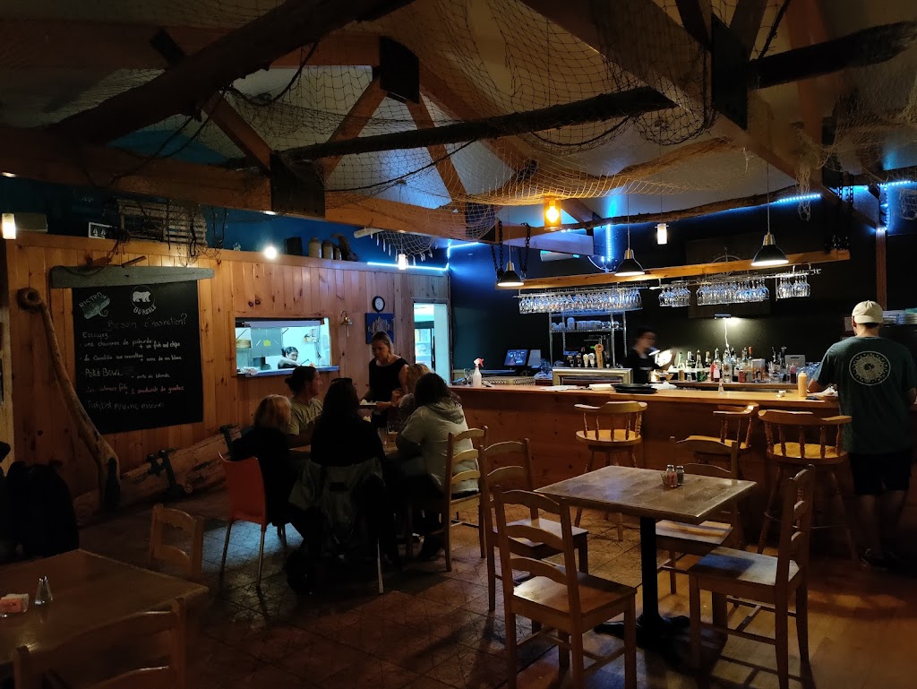 Bistro de la Baie | 100 Rue du Bord de lEau, Tadoussac, QC G0T 2A0, Canada | Phone: (418) 235-4444