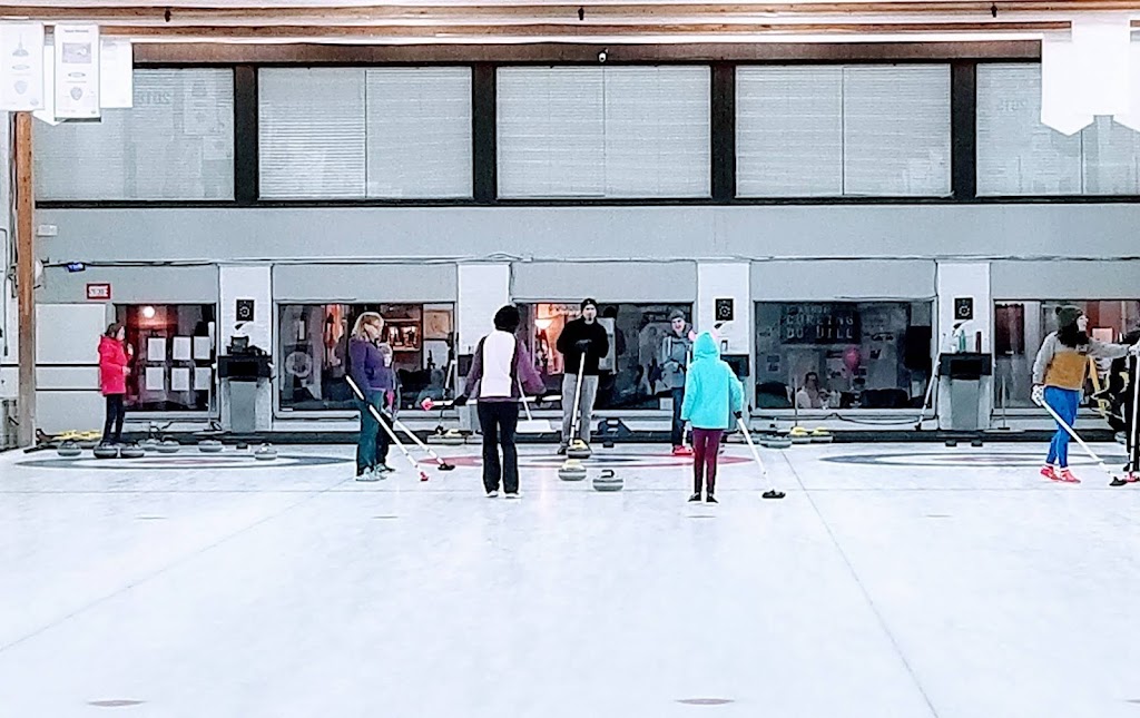Club De Curling St-Bruno | 1390 Rue Goyer, Saint-Bruno-de-Montarville, QC J3V 3Z3, Canada | Phone: (450) 653-6913