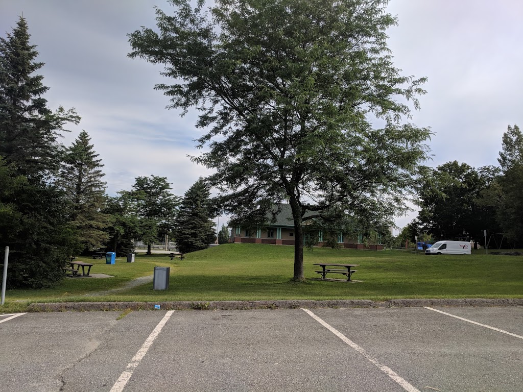 Pavillon Du Parc | 925 Rue Walsh, Sherbrooke, QC J1G 4L7, Canada | Phone: (819) 821-5791