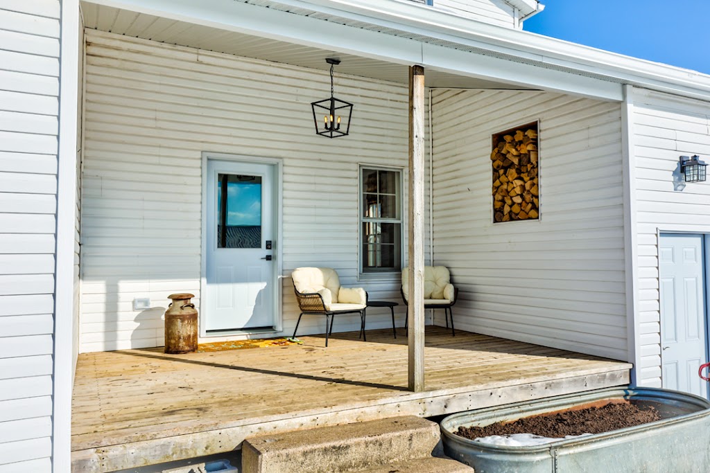 Muriels Ridge - Rustic Farm House Vacation | 4141 Forbes Rd, Mossley, ON N0L 1V0, Canada | Phone: (519) 671-0201