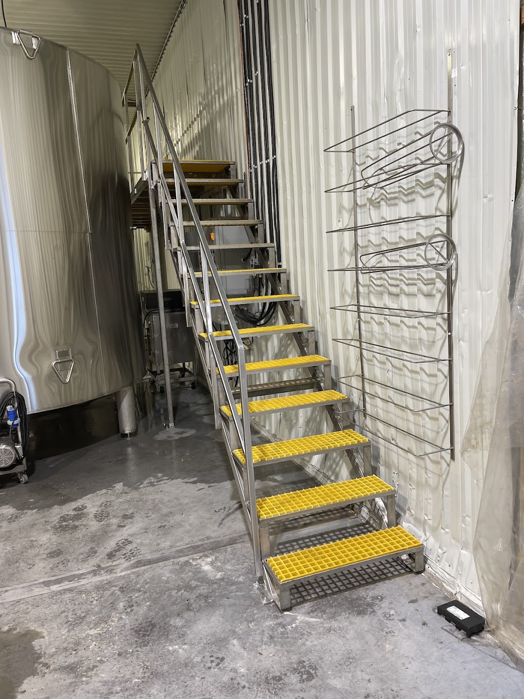 Soudure SJ - Acier inoxydable, Aluminium, Mécano-soudé Granby | 47 Rue Aristide, Granby, QC J2G 9R4, Canada | Phone: (450) 361-1500