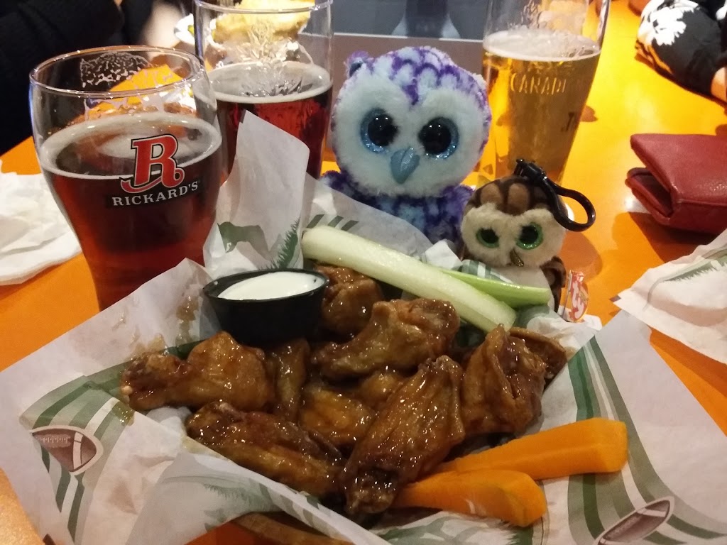 Trappers Sports Bar | 279 King St, Welland, ON L3B 3J9, Canada | Phone: (905) 734-4221