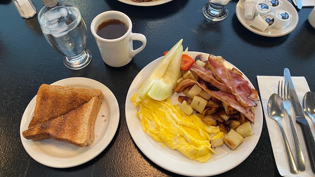 Fontenelle Diner | 55 Montréal Rd, Vanier, ON K1L 6E8, Canada | Phone: (613) 749-0332