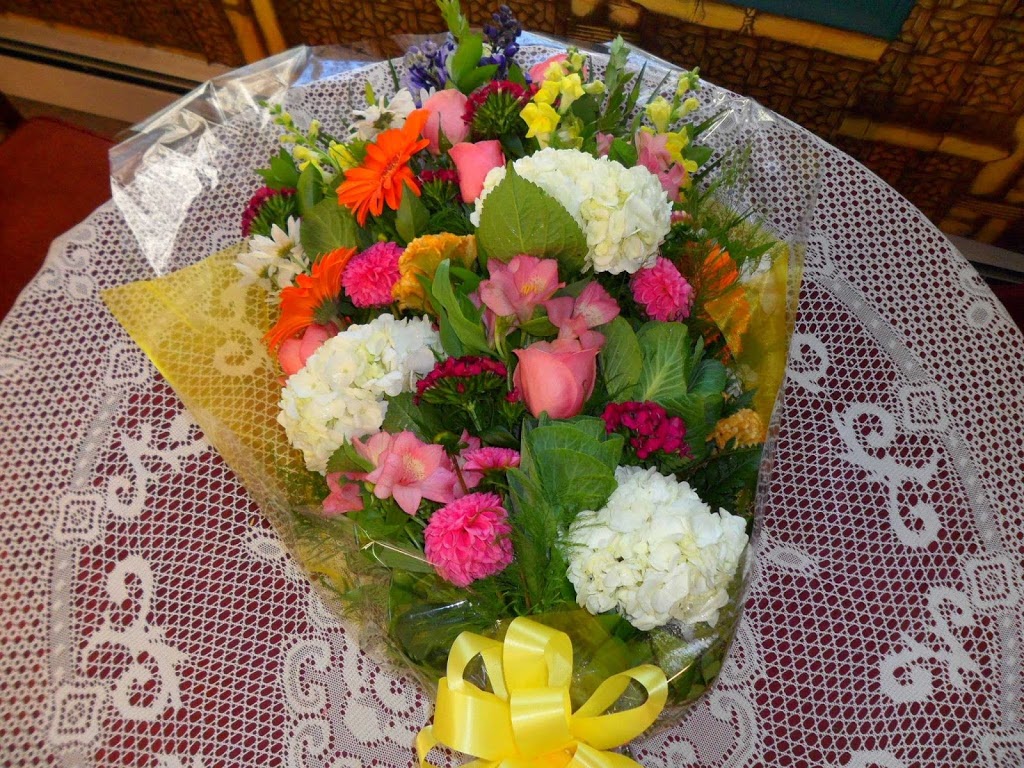 Holdens Florists (DUNDAS) Inc. | 44 York Rd, Dundas, ON L9H 1L4, Canada | Phone: (905) 628-2411