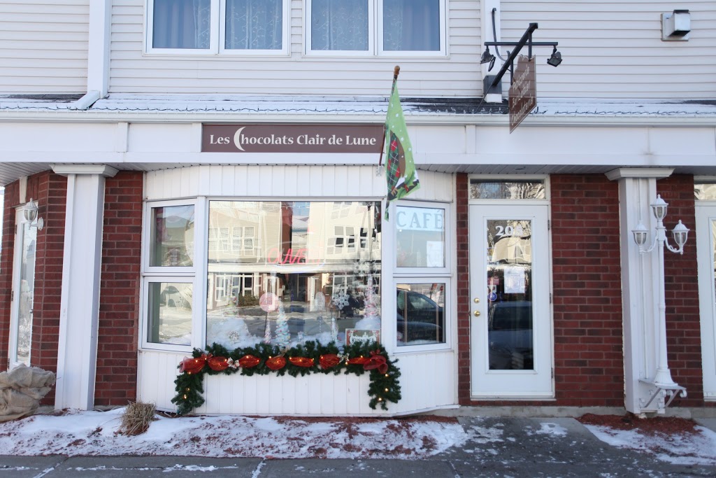 Chocolats Clair De Lune (Les) | 205 Rue Jean Juneau, Saint-Augustin-de-Desmaures, QC G3A 2W1, Canada | Phone: (418) 878-1550