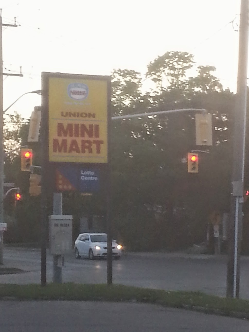Union Mini-Mart | 121 Union St E, Waterloo, ON N2J 1C4, Canada | Phone: (519) 570-4790