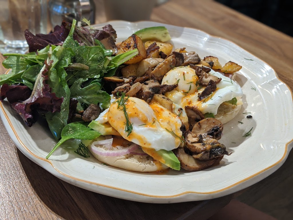 Luna Junction | 2800 Dundas St W, Toronto, ON M6P 1Y5, Canada | Phone: (416) 762-4116