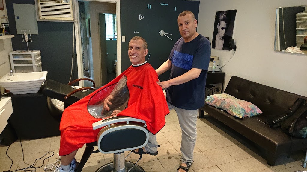 Salon De Coiffure Salut | 2126 Rue Fleury E, Montréal, QC H2B 1J5, Canada | Phone: (514) 792-9949