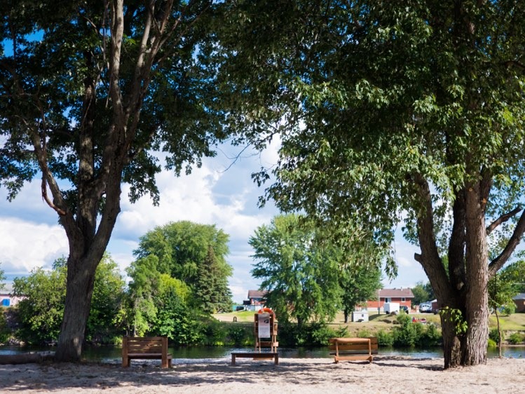 Plage du Pont Blanc | 257 Rue Principale, Mansfield-et-Pontefract, QC J0X 1R0, Canada | Phone: (613) 401-2997