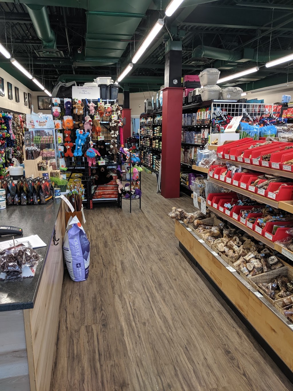 Global Pet Foods | 35 Bd de la Cité-des-Jeunes, Vaudreuil-sur-le-Lac, QC J7V 9T9, Canada | Phone: (450) 424-4545