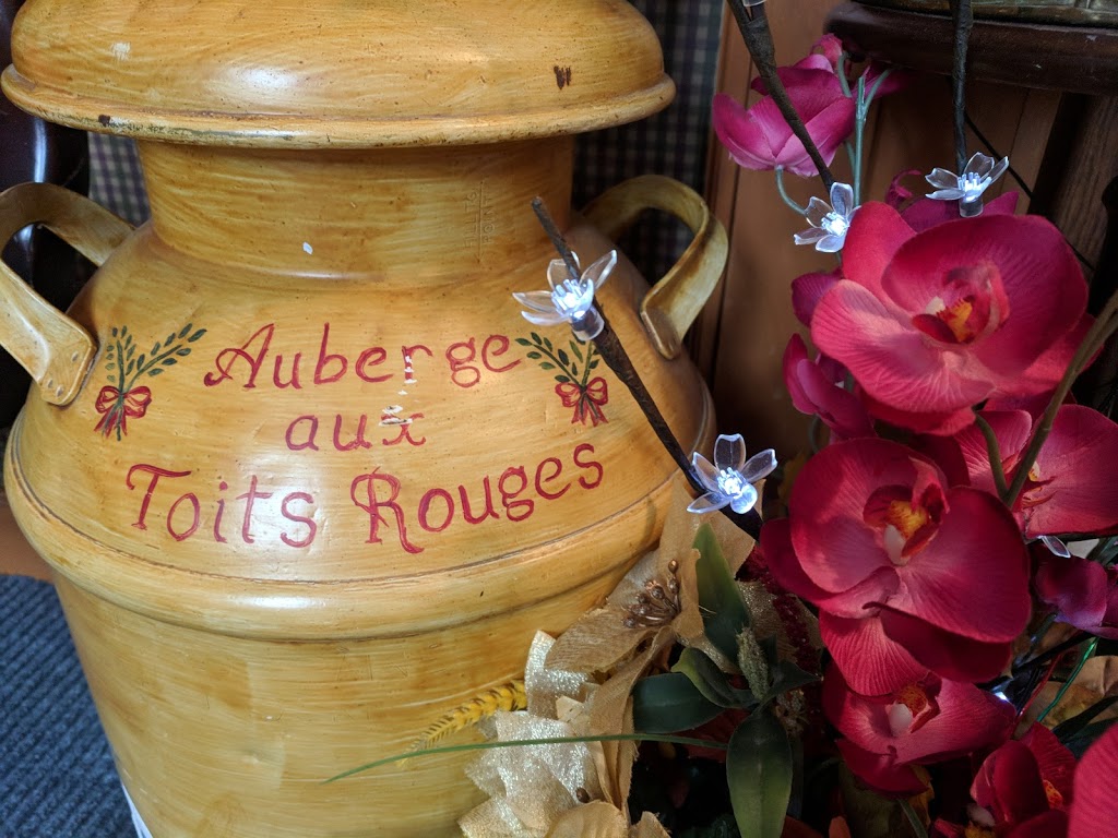Auberge Aux Toits Rouges | 72 Route Chesham, Notre-Dame-des-Bois, QC J0B 2E0, Canada | Phone: (819) 888-2999