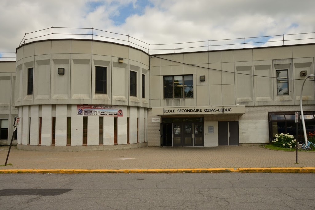 École Secondaire Ozias-Leduc | 525 Rue Jolliet, Mont-Saint-Hilaire, QC J3H 3N2, Canada | Phone: (450) 467-0261