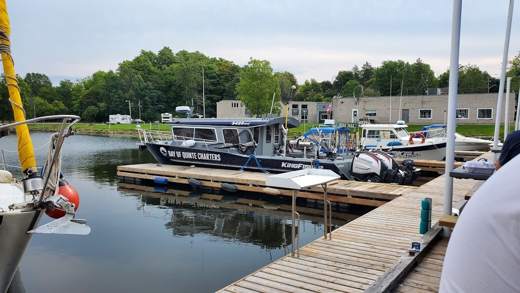The Lighthouse Restaurant | 33 Bridge St, Picton, ON K0K 2T0, Canada | Phone: (613) 476-2186