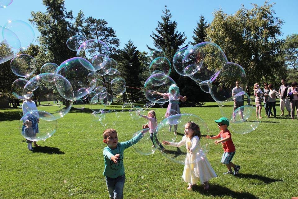 Malvina Bubble Show | 370 Dixon Rd, Toronto, ON M9R 1T2, Canada | Phone: (647) 229-8021