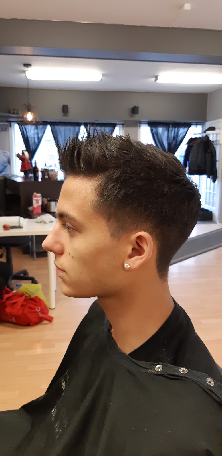 Salon Manon Salon du coin | 640 Rue Principale, Laval, QC H7X 1E1, Canada | Phone: (450) 314-5050