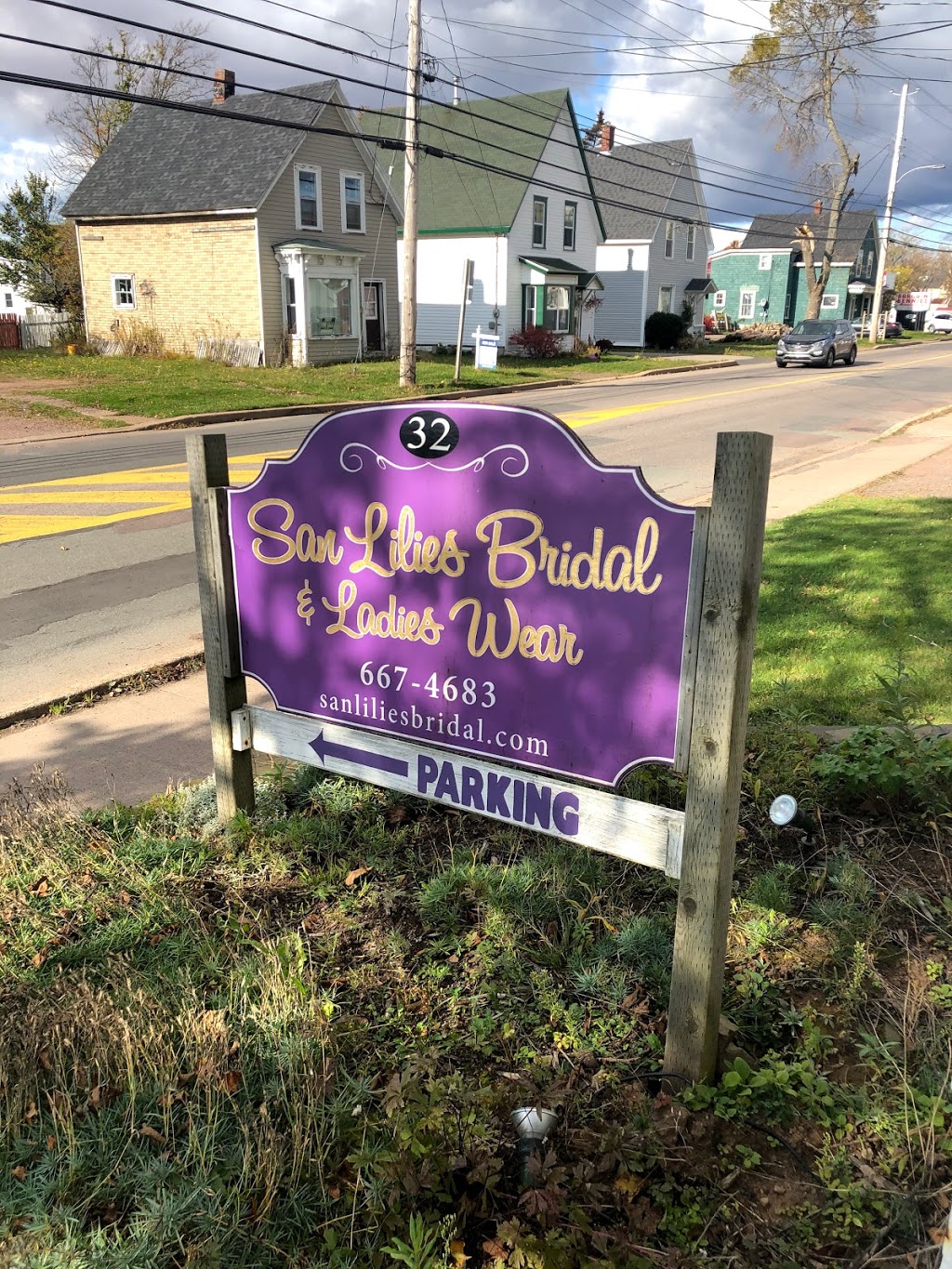 San Lilies Bridal and Ladies Wear | 32 Albion St, Amherst, NS B4H 2V5, Canada | Phone: (902) 667-4683