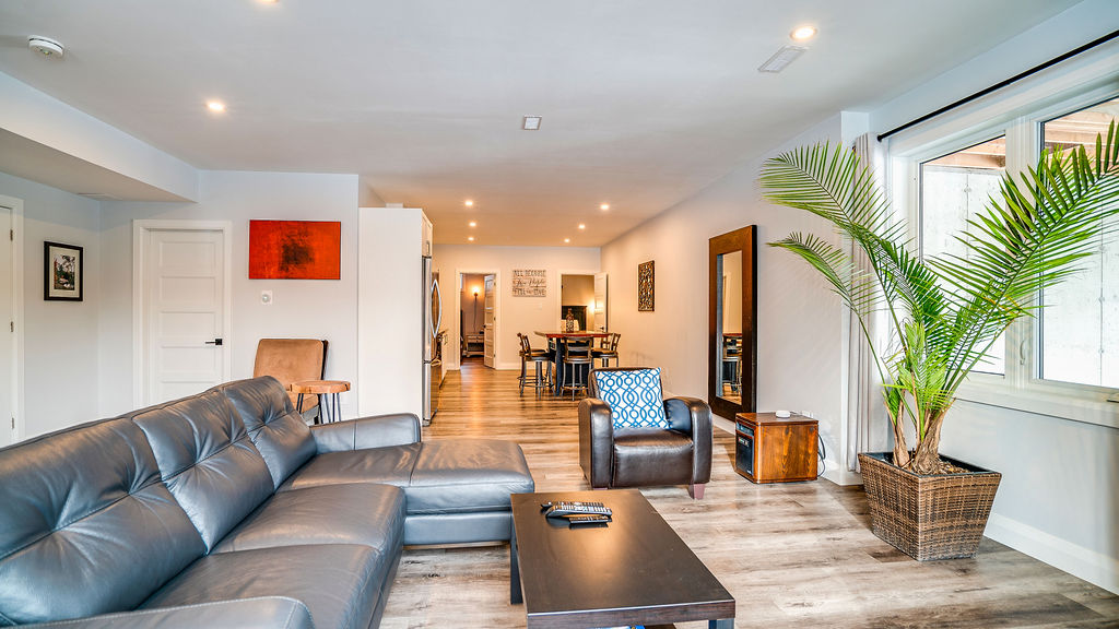 Hidden Retreat Grafton | 189 Hofer Rd, Colborne, ON K0K 1S0, Canada | Phone: (705) 644-0893