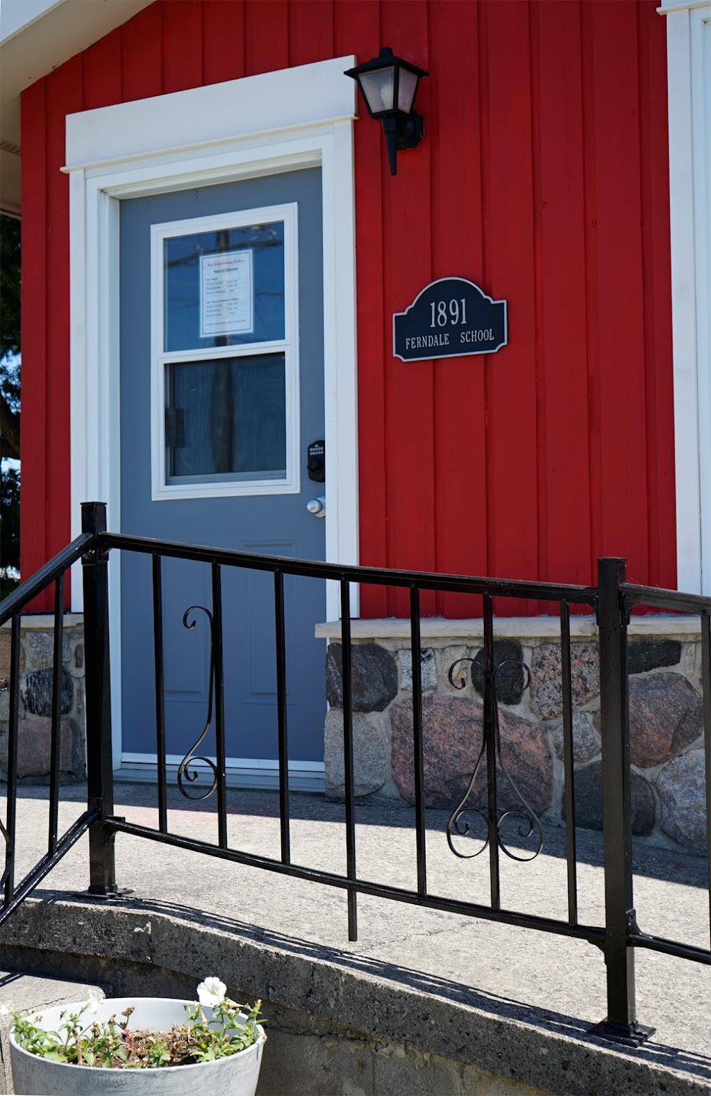 Red Schoolhouse Gallery | 2866 Hwy 6, Lions Head, ON N0H 1W0, Canada | Phone: (519) 793-3080
