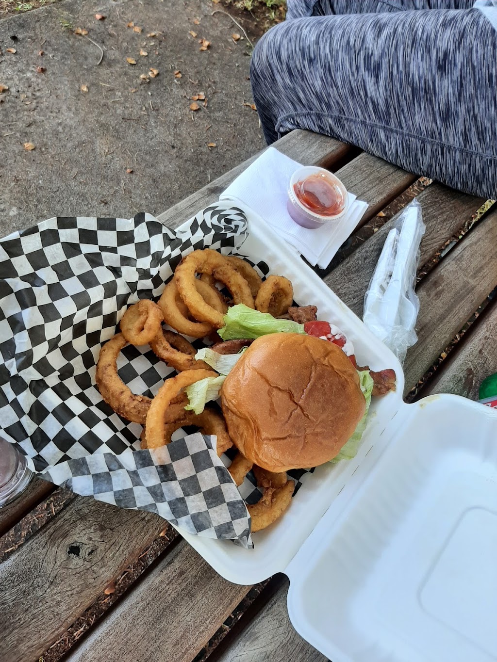 The Beach Hut | 4835 Marine Ave, Powell River, BC V8A 5T3, Canada | Phone: (604) 489-0241