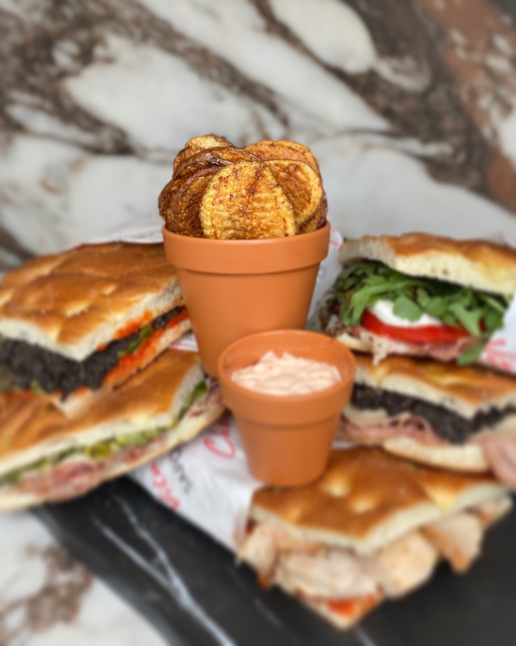 Sapori Il Giretto | 2841 Av. des Aristocrates, Laval, QC H7E 0H3, Canada | Phone: (450) 664-3392