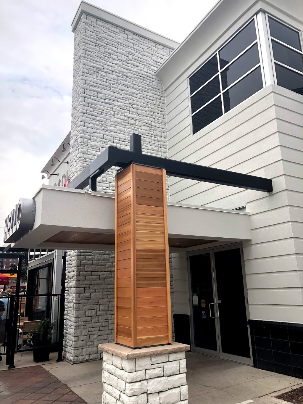 Kelseys Original Roadhouse | 805 Wonderland Rd S, London, ON N6K 2Y5, Canada | Phone: (519) 668-1105
