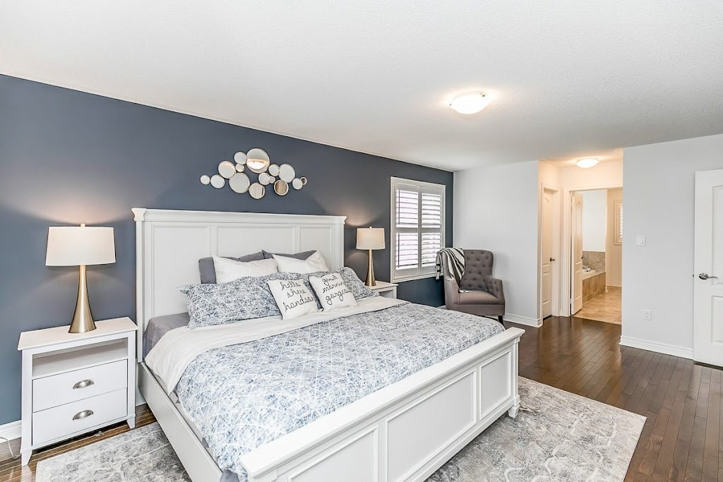 Farnaz Winch Golden Real Estate Team | 1140 Stellar Dr, Newmarket, ON L3Y 7E3, Canada | Phone: (416) 668-6628