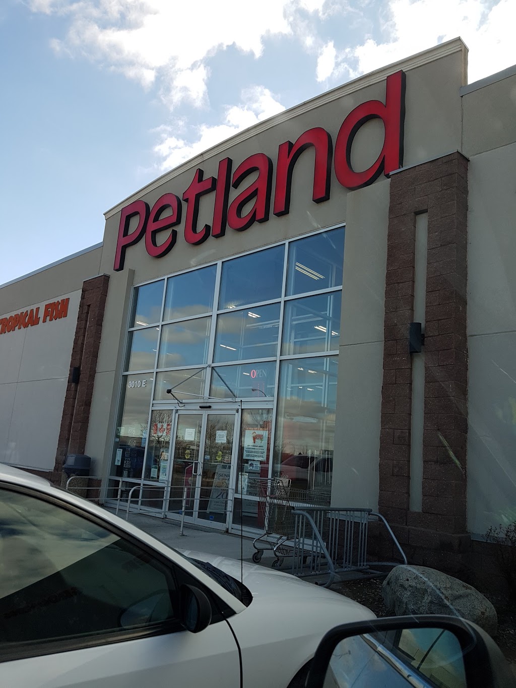 Petland | pet store | 3010 Quance St, Regina, SK S4V 3B8, Canada | 3067893622 OR +1 306-789-3622