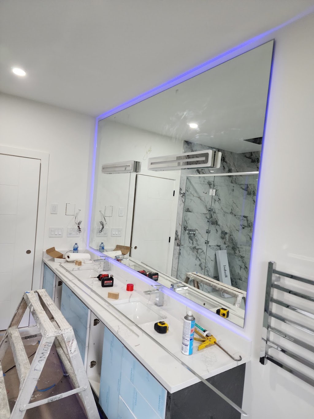 geet glass and closet ltd | 2259 Millstream Rd, Victoria, BC V9B 6H2, Canada | Phone: (778) 922-4721
