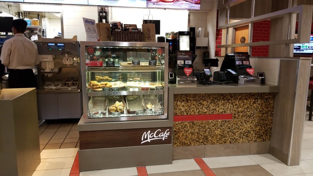 McDonalds | 2965 Eglinton Ave W, Mississauga, ON L5M 6J3, Canada | Phone: (905) 820-7438