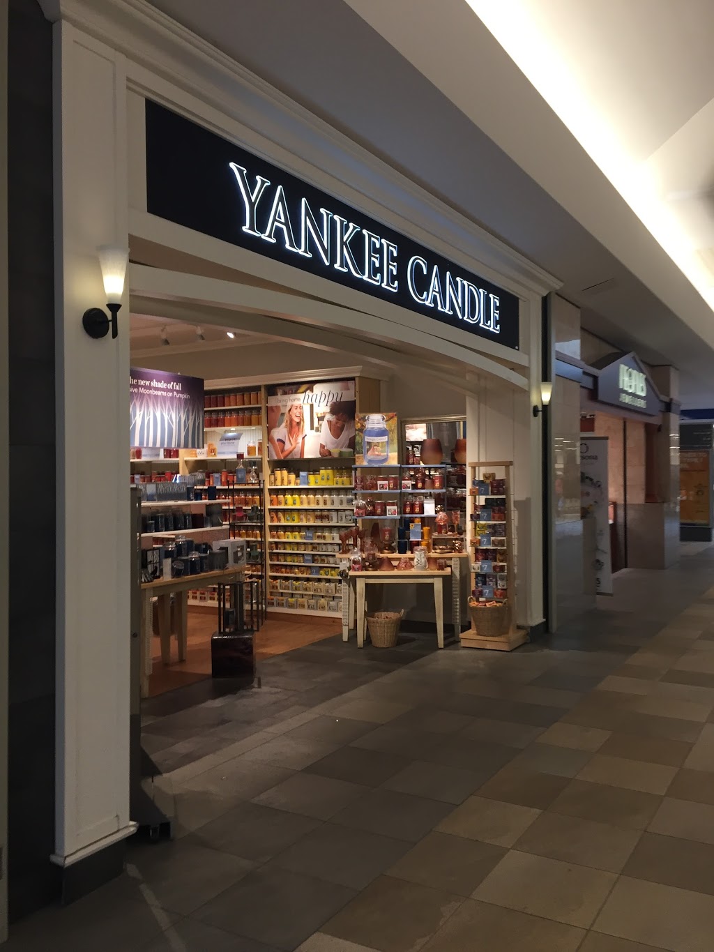 Yankee Candle | 509 Bayfield St, Barrie, ON L4M 4Z8, Canada | Phone: (705) 726-2111