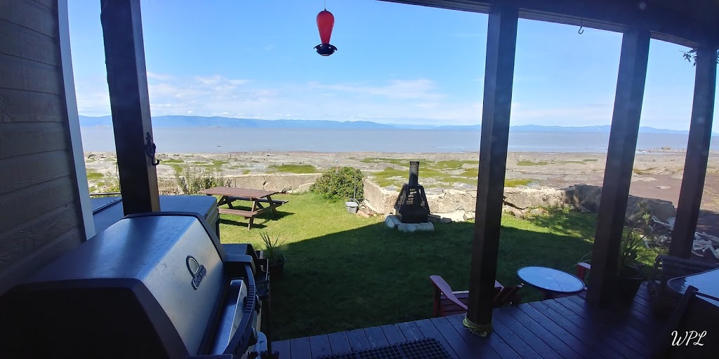 Chalet Bord du Fleuve Ô Quai 516 | 516 Avenue de Gaspé O, Saint-Jean-Port-Joli, QC G0R 3G0, Canada | Phone: (418) 554-1244