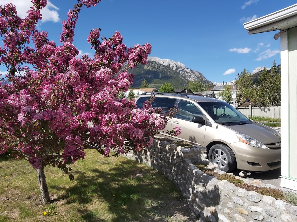 River Rock Bed & Breakfast Canmore | 357 Grotto Rd, Canmore, AB T1W 1K2, Canada | Phone: (403) 688-7275