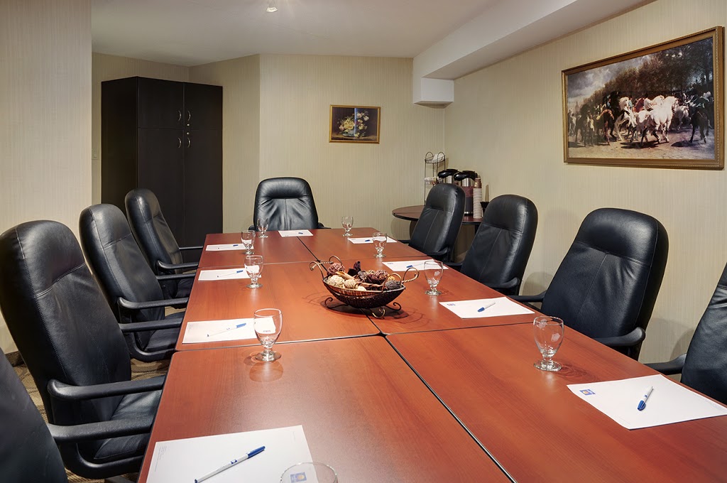 Comfort Inn West | 17610 100 Ave NW, Edmonton, AB T5S 1S9, Canada | Phone: (780) 484-4415