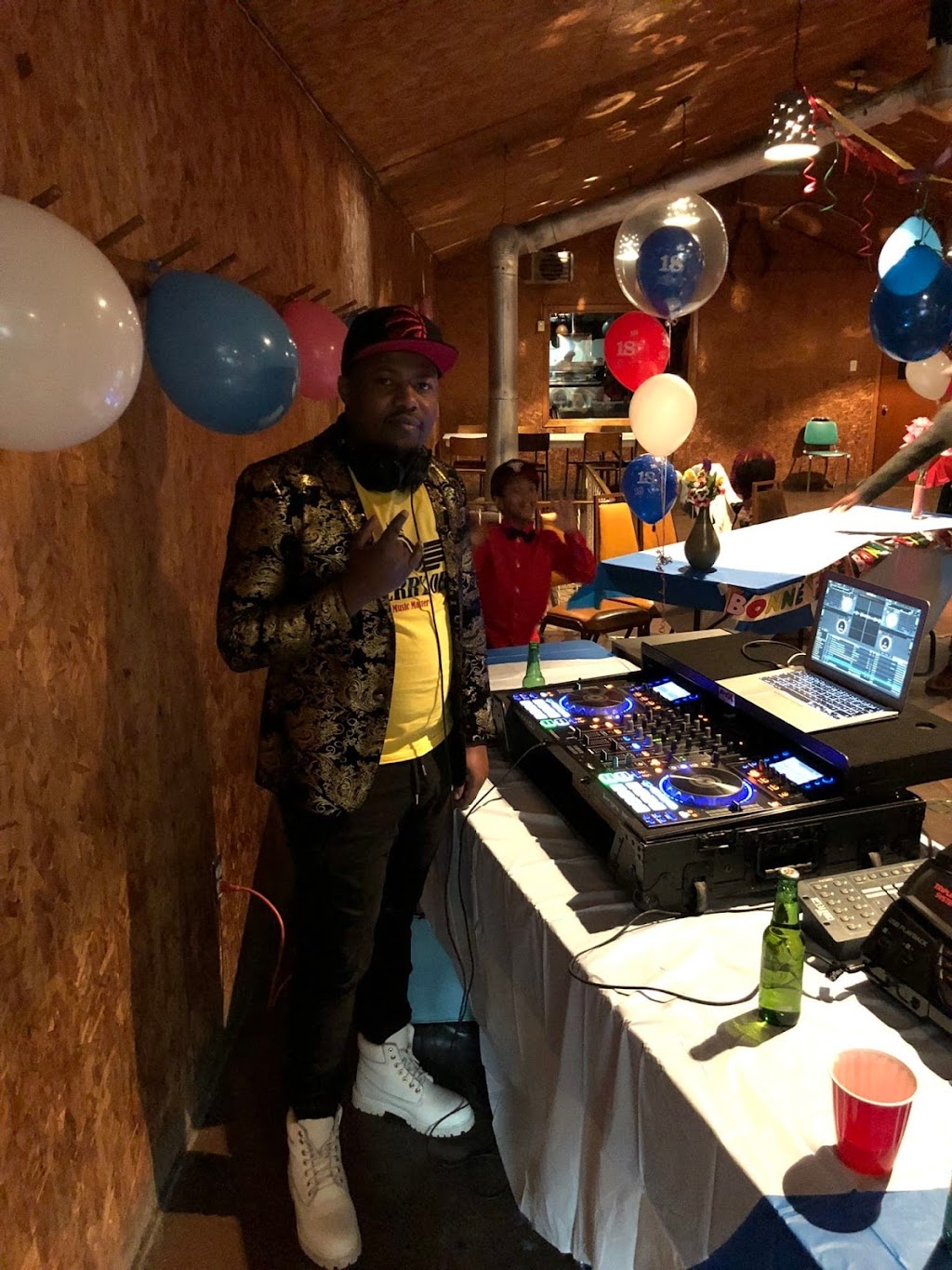 DJ Ferry Dee | 874 Rte du Président-Kennedy, Pintendre, QC G6C 1A6, Canada | Phone: (418) 265-8288