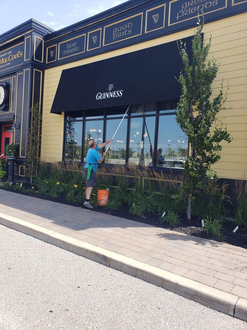 Aston Window Cleaning | 32 Brownlee Ave, Woodbridge, ON L4L 8H4, Canada | Phone: (647) 641-7778