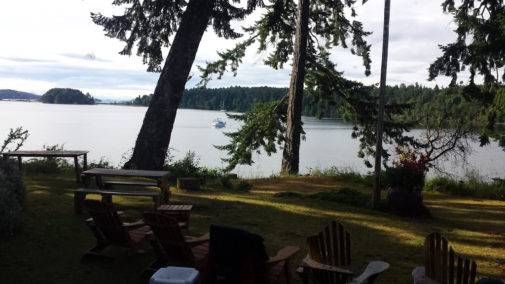 Cedar Beach Ocean Lodge | 120 Clam Bay Rd, Thetis Island, BC V0R 2Y0, Canada | Phone: (250) 246-9770