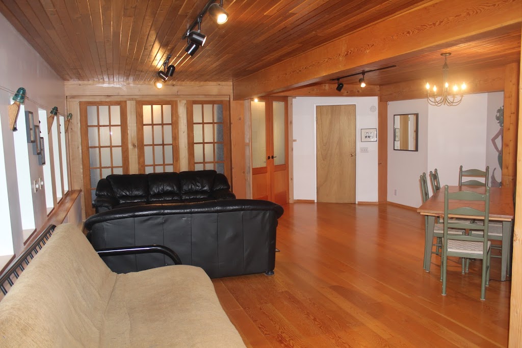 Dragonfly Vacation Rentals | 260 Bradys Beach Trail, Bamfield, BC V0R 1B0, Canada | Phone: (250) 720-1808